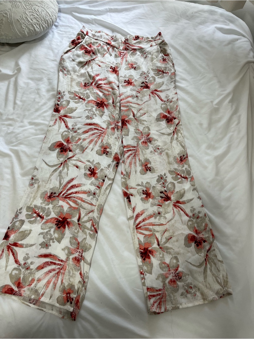Woman’s croft & barrow White Wide-Leg Pants with Coral Floral Print